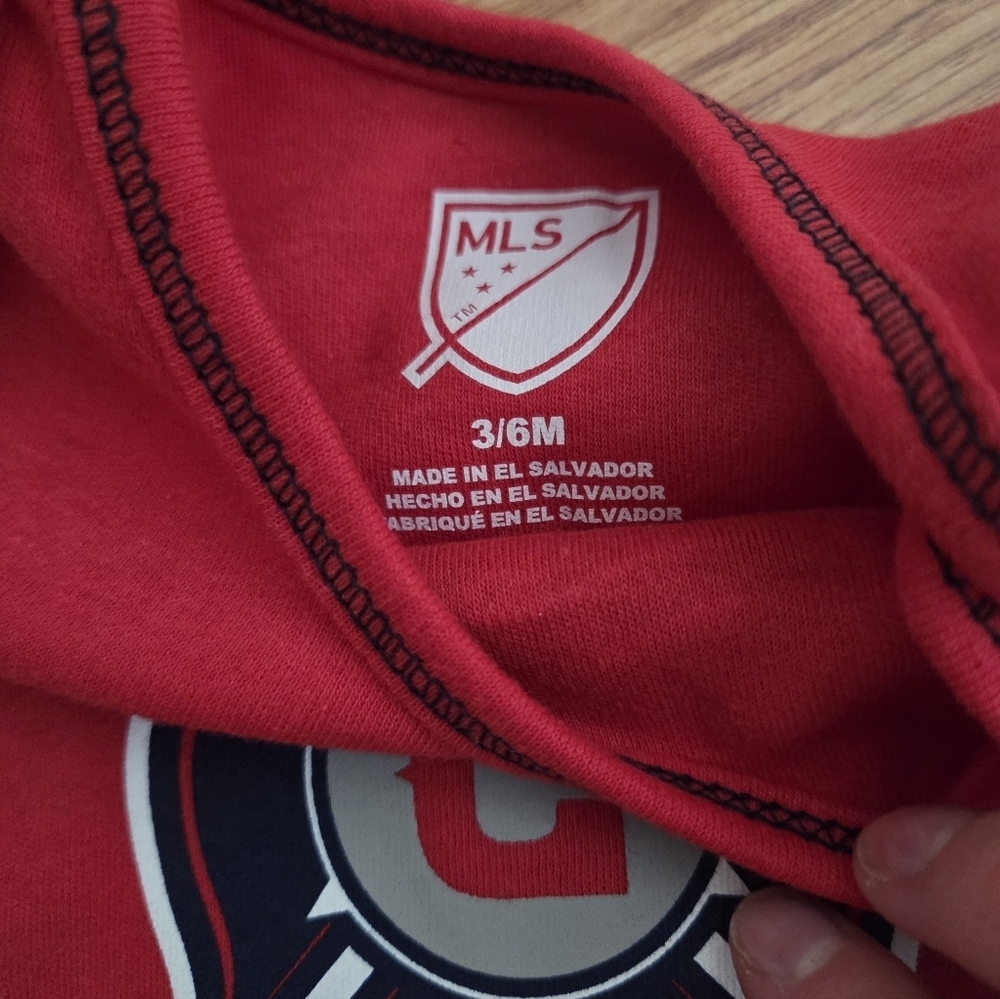 MLS Chicago Fire Baby Bodysuit 2pc New 3-6M - Picture 6 of 7